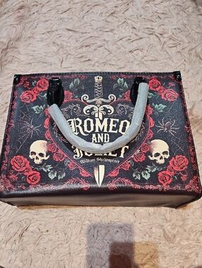 Romeo and Juliet Skull & Rose Print Satchel - Black and Red New Lettoria